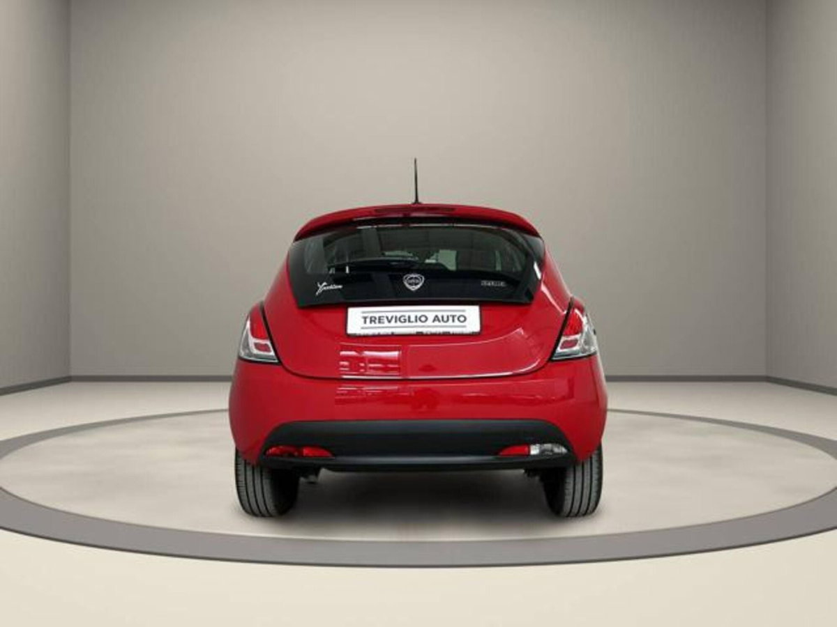 Lancia Ypsilon 1.0 FireFly 5 porte S&S Hybrid Ecochic Silver (6)