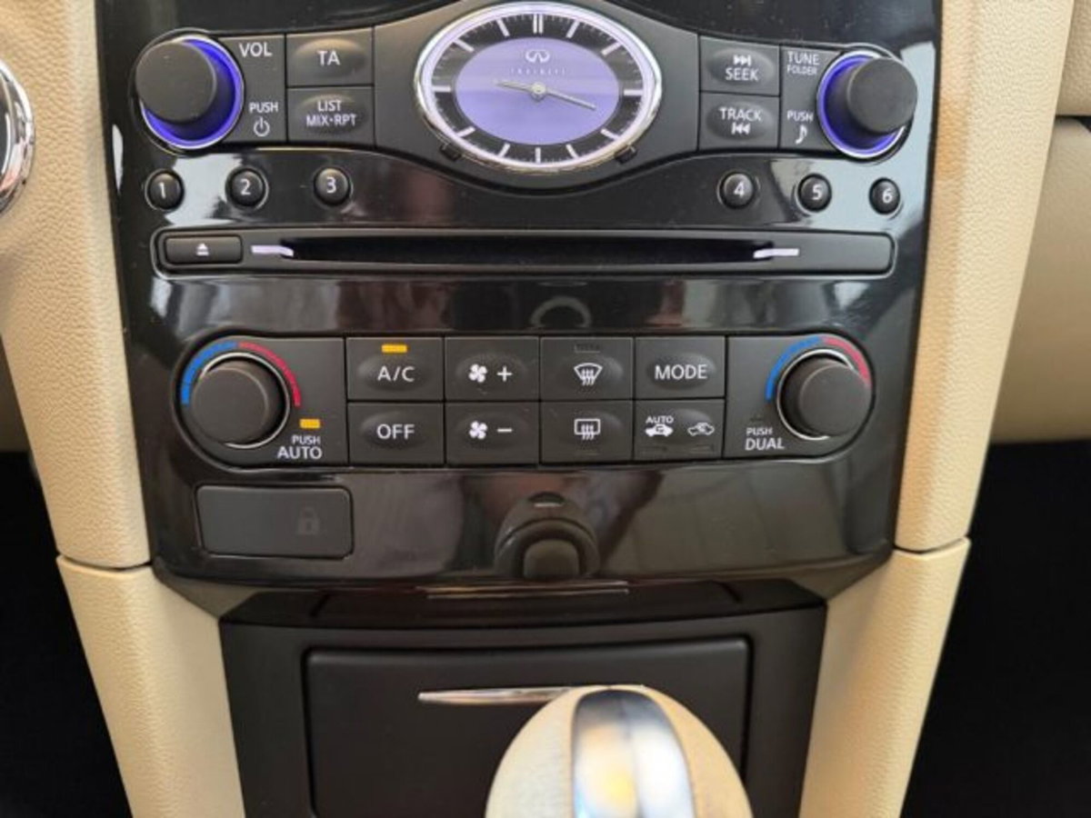 Infiniti QX70 3.0 diesel V6 AT GT Premium (15)