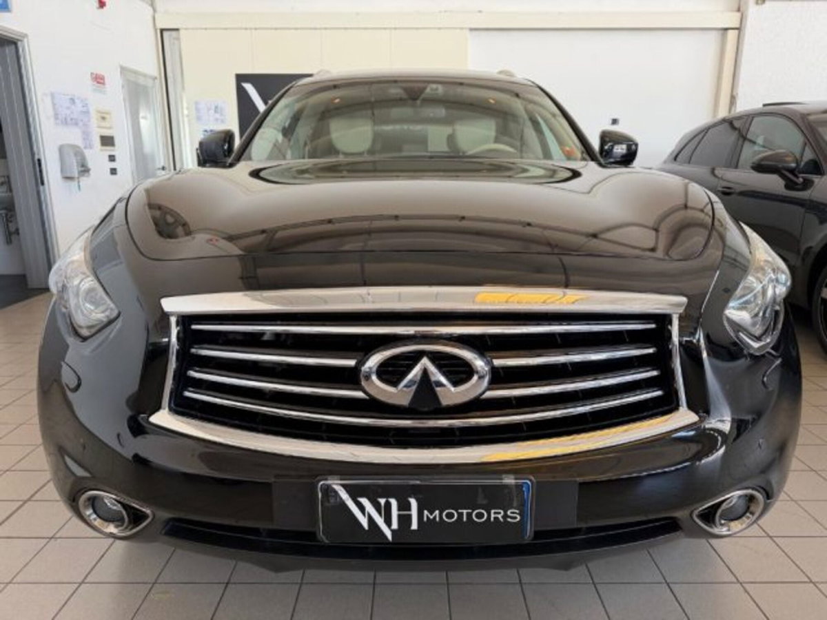 Infiniti QX70 3.0 diesel V6 AT GT Premium (2)