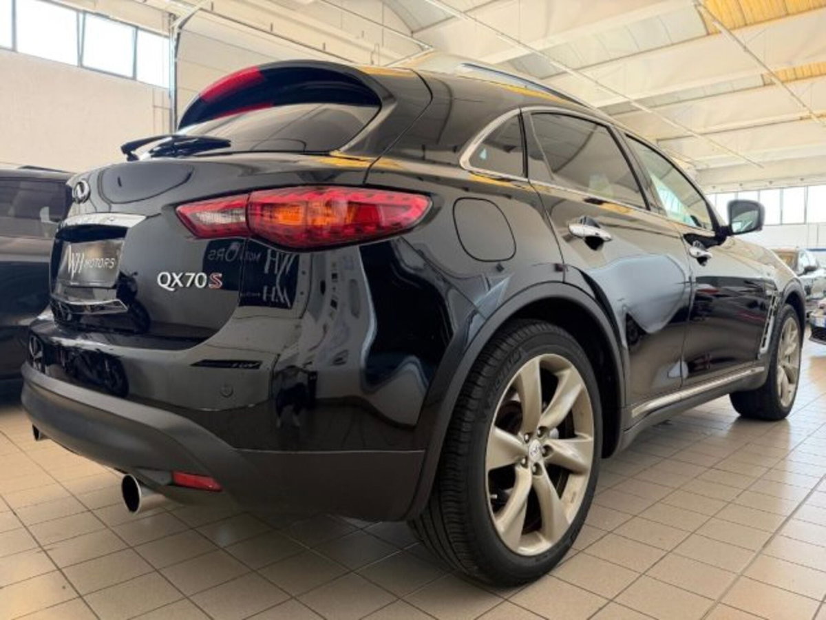 Infiniti QX70 3.0 diesel V6 AT GT Premium (6)