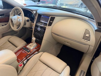 Infiniti QX70 3.0 diesel V6 AT GT Premium (9)