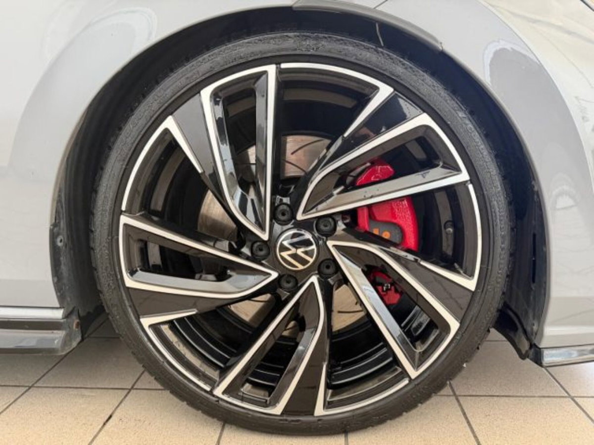Volkswagen Golf 2.0 tsi GTI MT Ultimate 245cv (9)