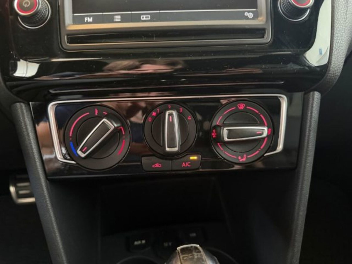 Volkswagen Polo GTI 1.8 3p. DSG BlueMotion Technology (13)
