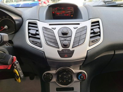 Ford Fiesta 1.2 82 CV 5 porte Titanium (13)