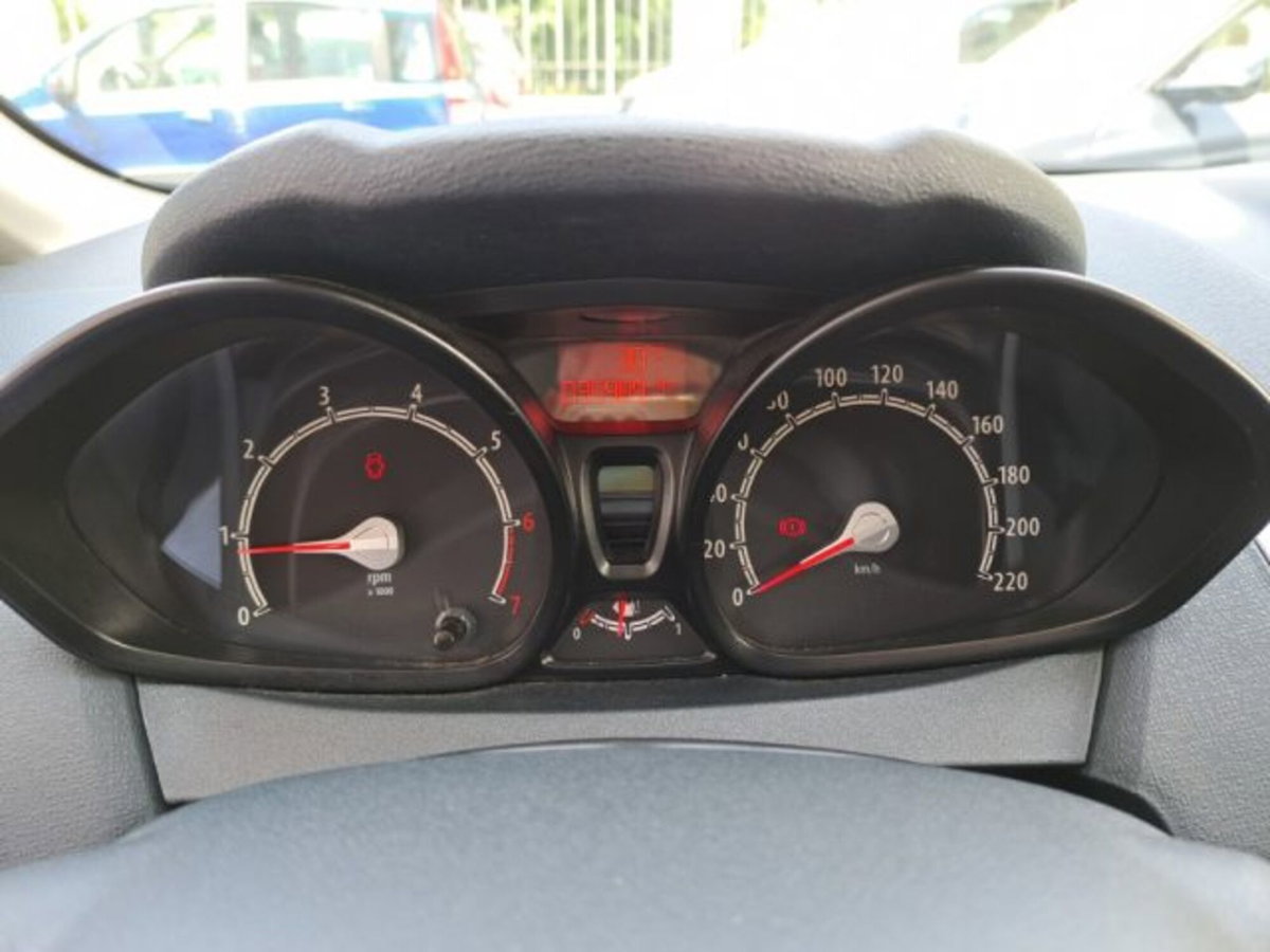 Ford Fiesta 1.2 82 CV 5 porte Titanium (14)