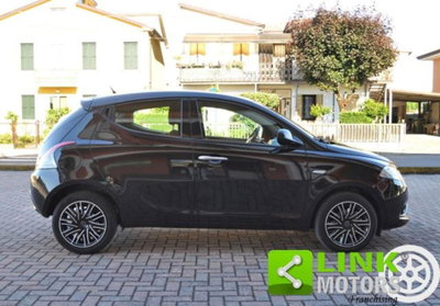 Lancia Ypsilon 1.3 MJT 16V 95 CV 5 porte S&S Gold (2)
