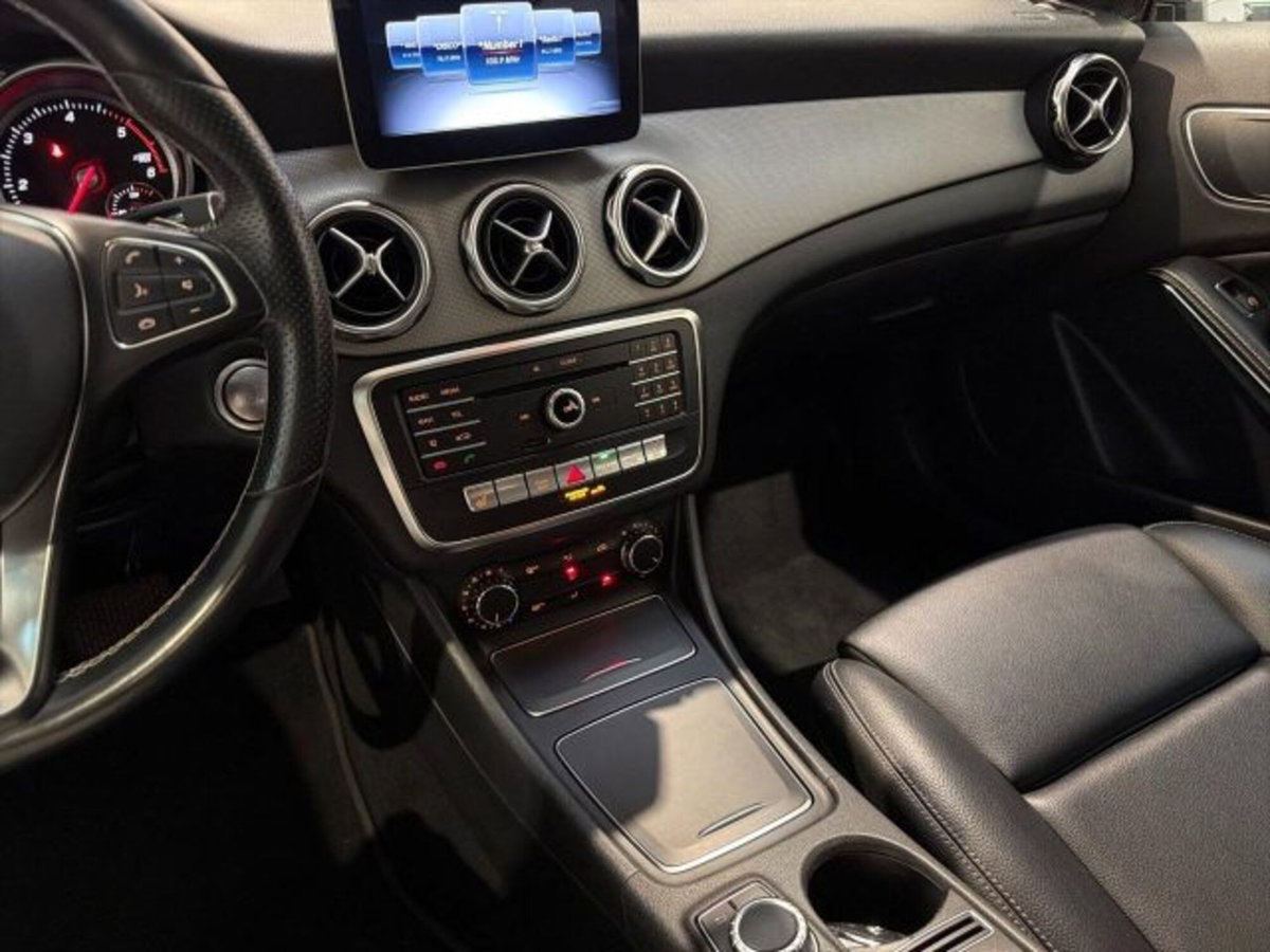 Mercedes-Benz GLA SUV 200 d Automatic 4Matic Business (11)