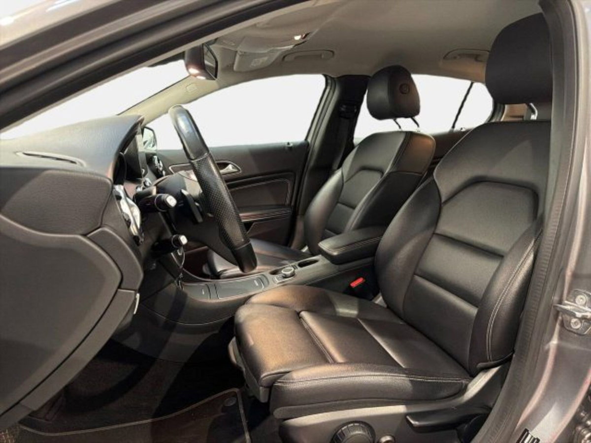 Mercedes-Benz GLA SUV 200 d Automatic 4Matic Business (12)
