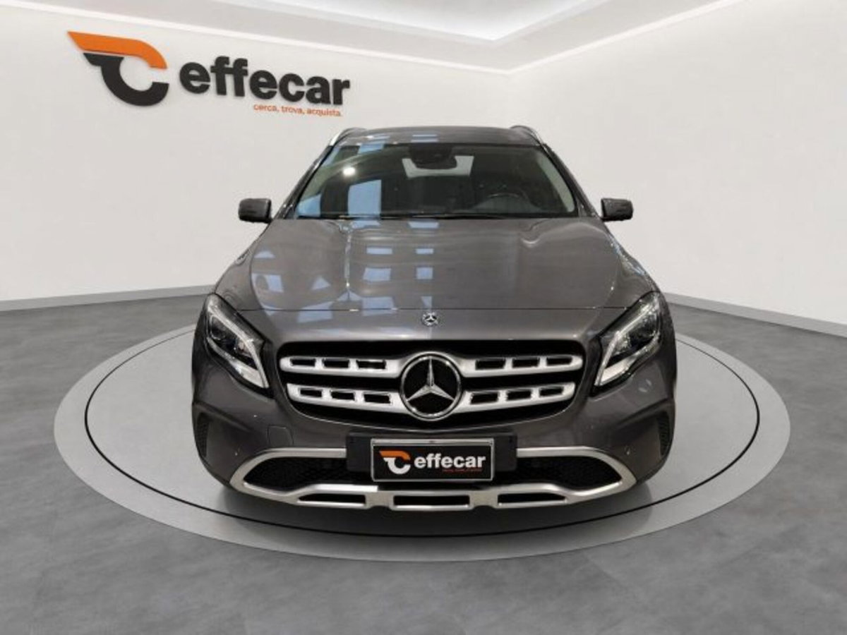 Mercedes-Benz GLA SUV 200 d Automatic 4Matic Business (2)