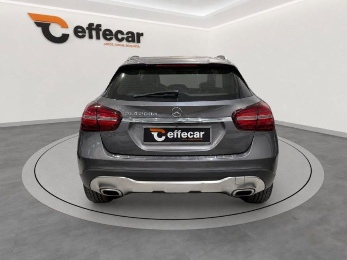 Mercedes-Benz GLA SUV 200 d Automatic 4Matic Business (5)