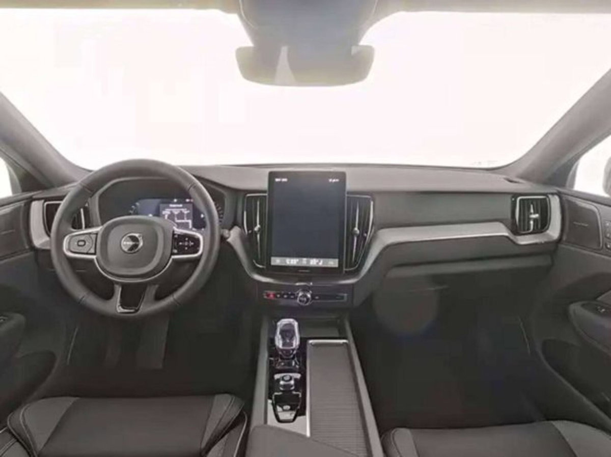 Volvo XC60 2.0 b5 mhev Ultra Black Edition awd auto (6)