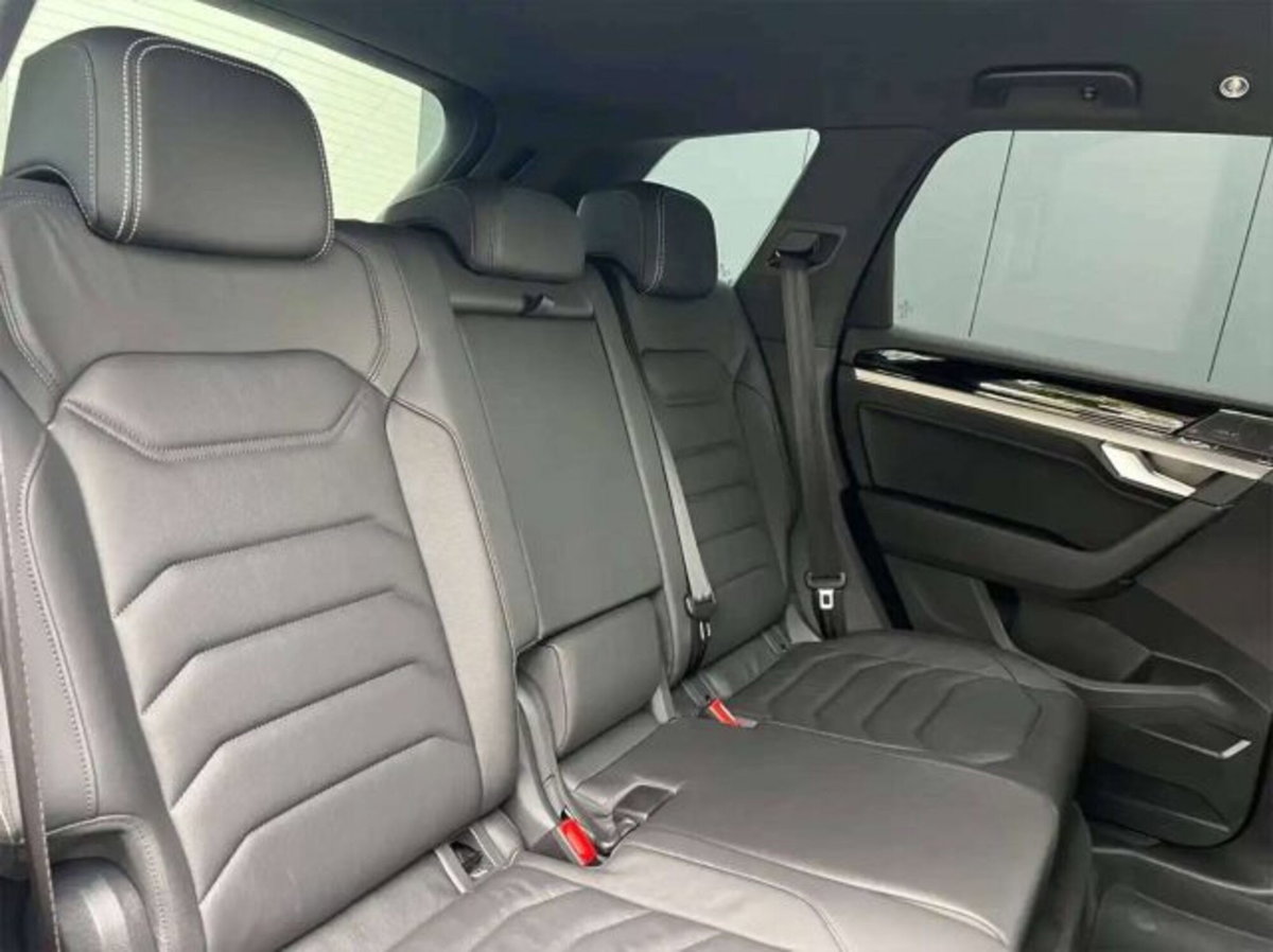 Volkswagen Touareg 3.0 V6 tdi scr Elegance 231cv auto (10)