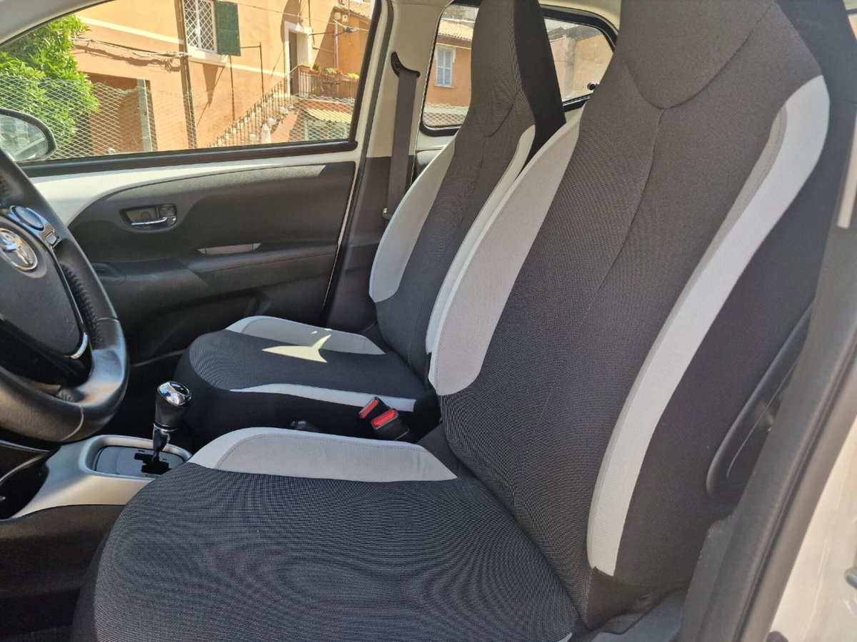 Toyota Aygo 1.0 VVT-i 69 CV 5 porte x-cite (11)