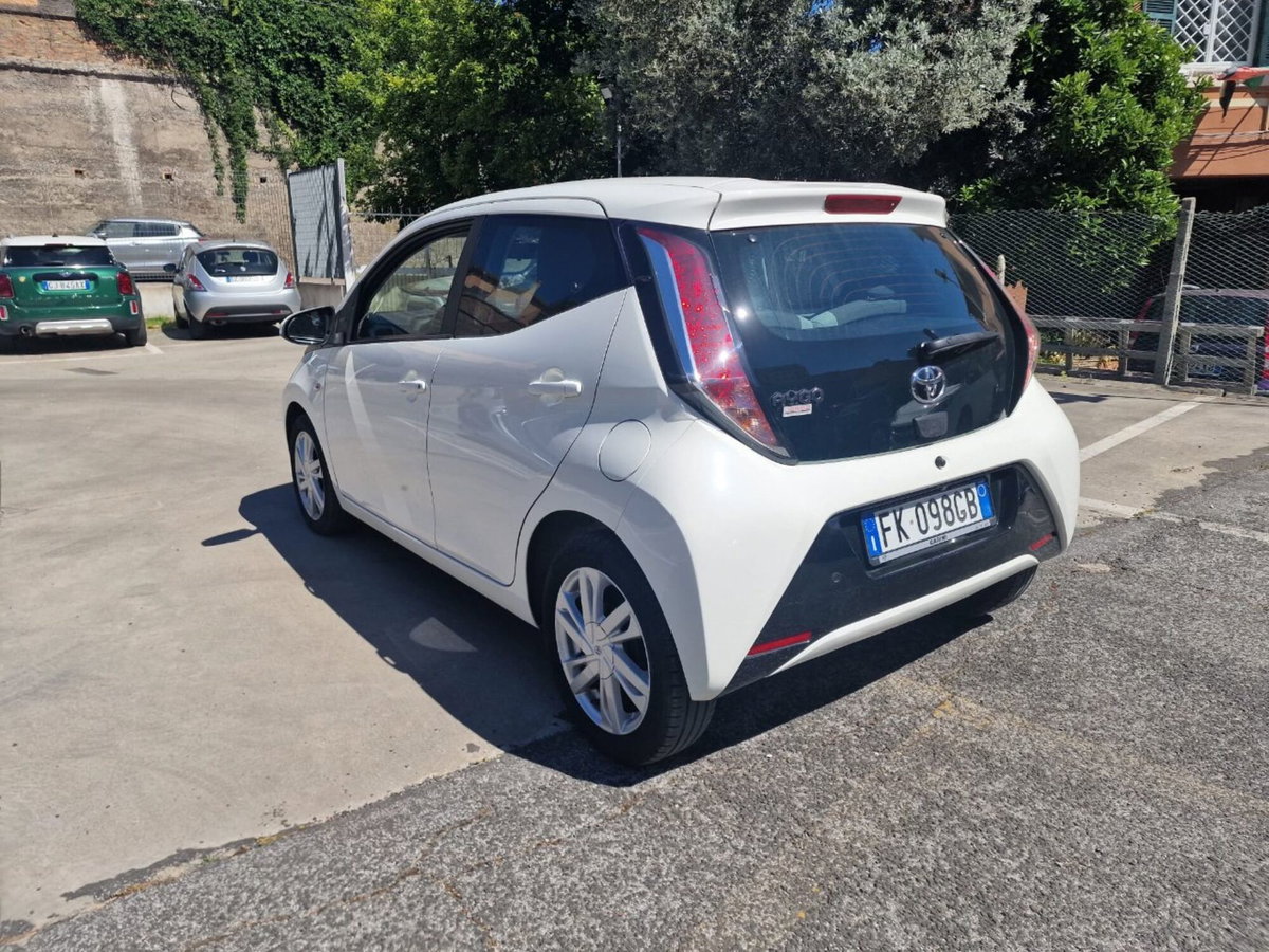 Toyota Aygo 1.0 VVT-i 69 CV 5 porte x-cite (6)