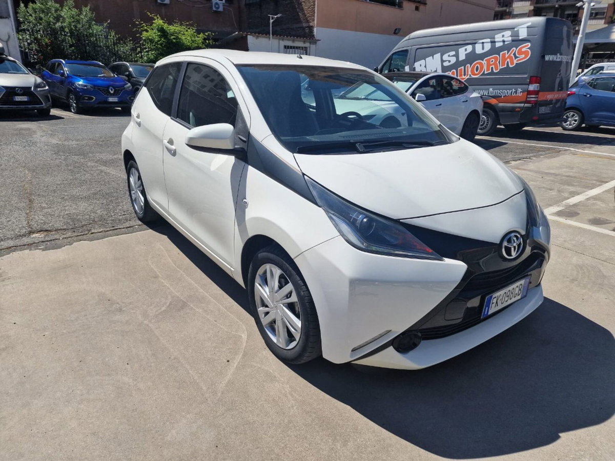 Toyota Aygo 1.0 VVT-i 69 CV 5 porte x-cite (7)
