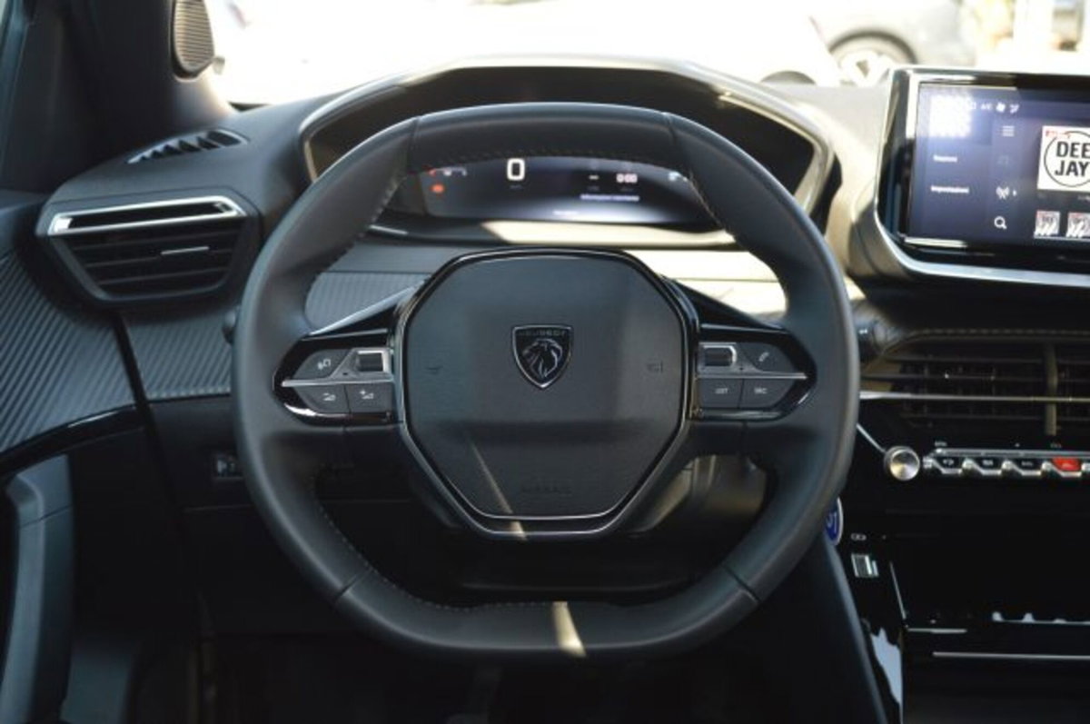 Peugeot 2008 PureTech 100 S&S Allure (10)