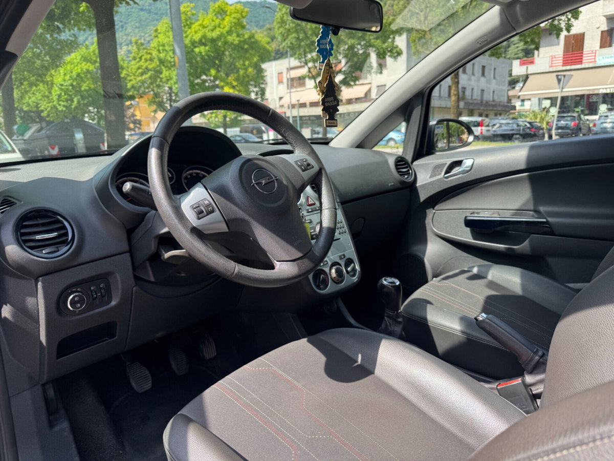 Opel Corsa 1.2 3 porte b-color (13)
