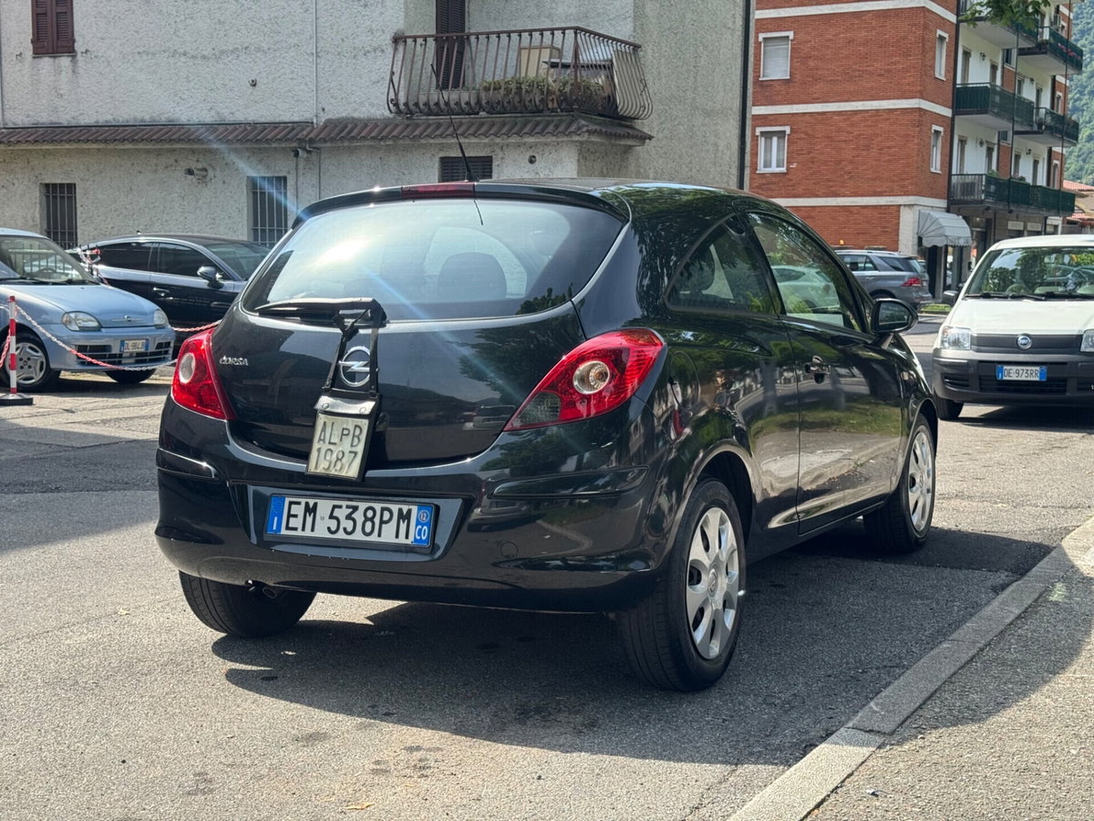Opel Corsa 1.2 3 porte b-color (5)