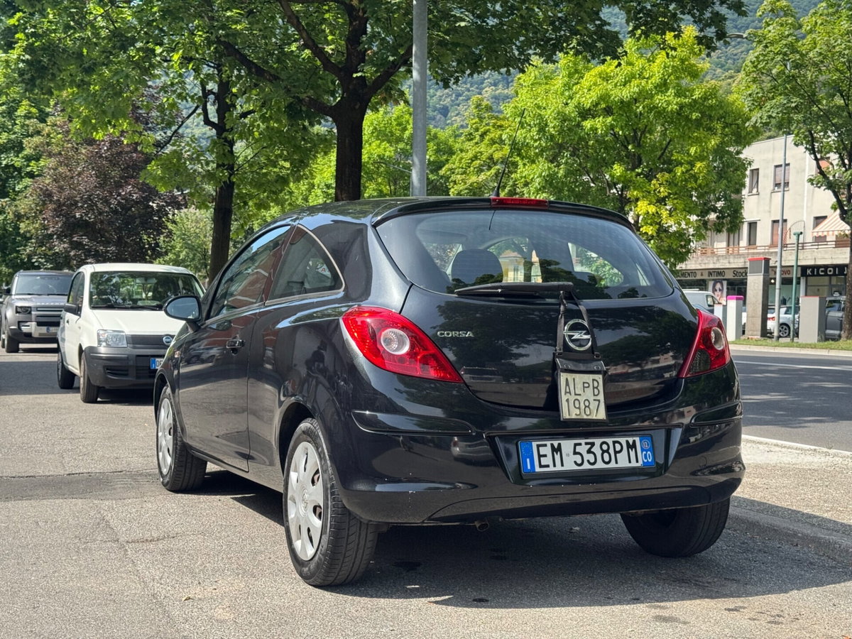 Opel Corsa 1.2 3 porte b-color (7)
