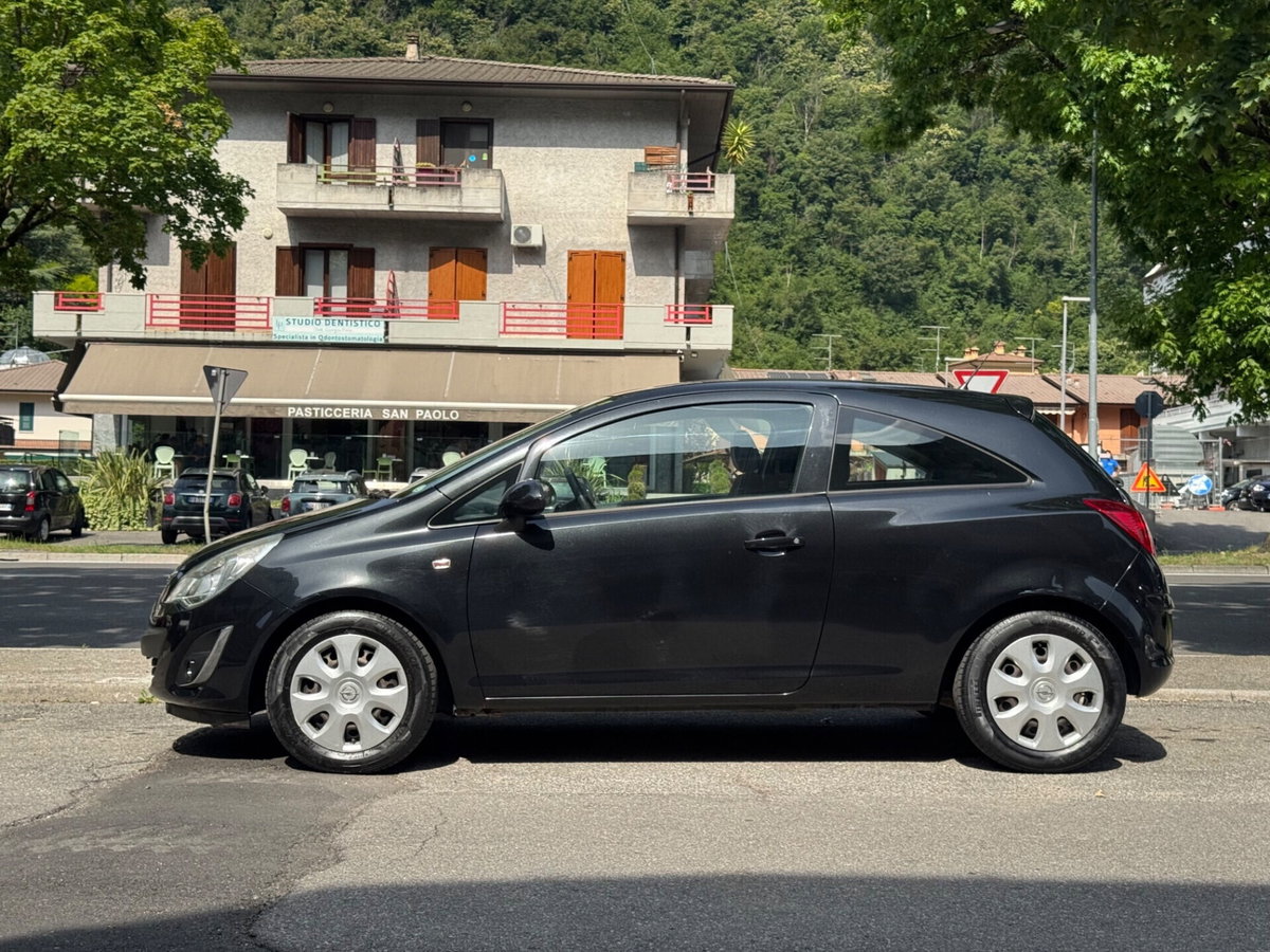Opel Corsa 1.2 3 porte b-color (8)