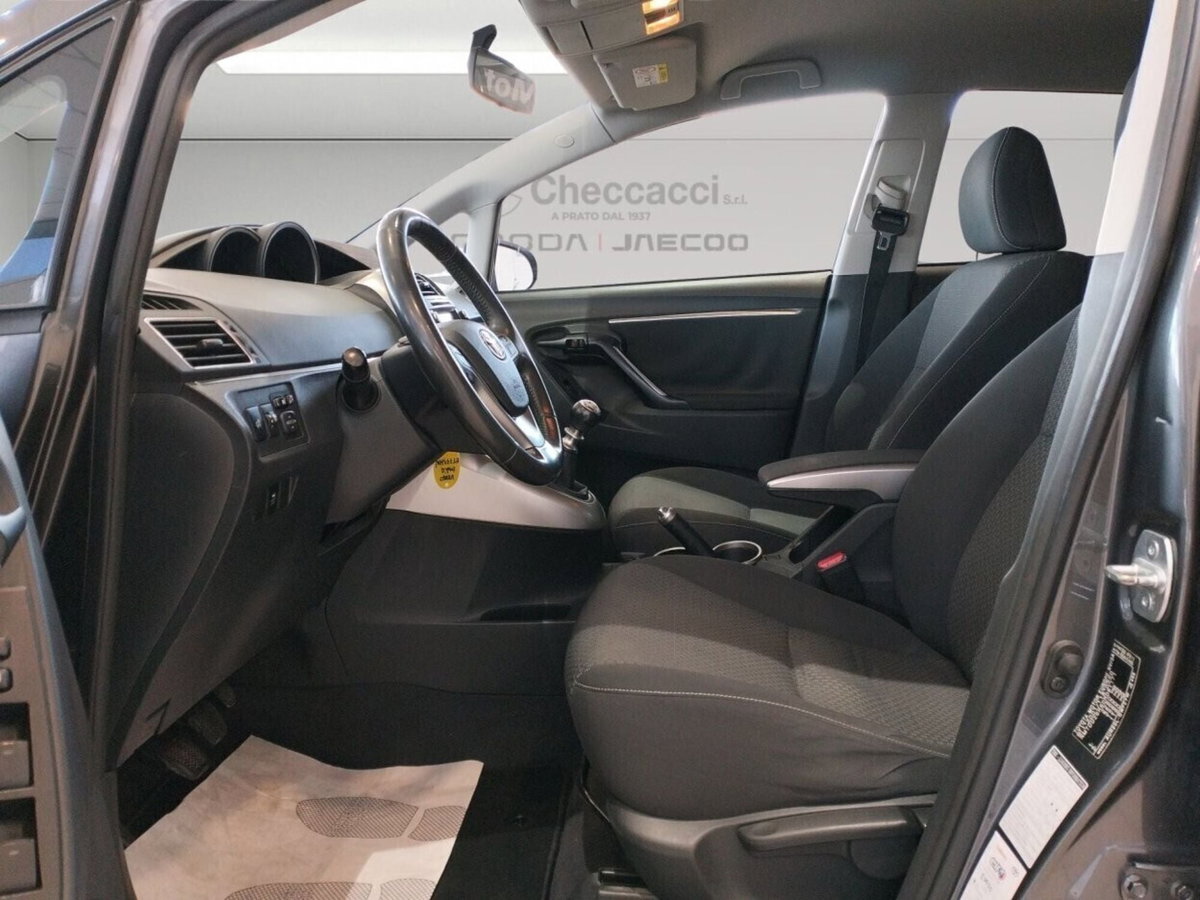 Toyota Verso 2.0 D Active 7 posti (12)