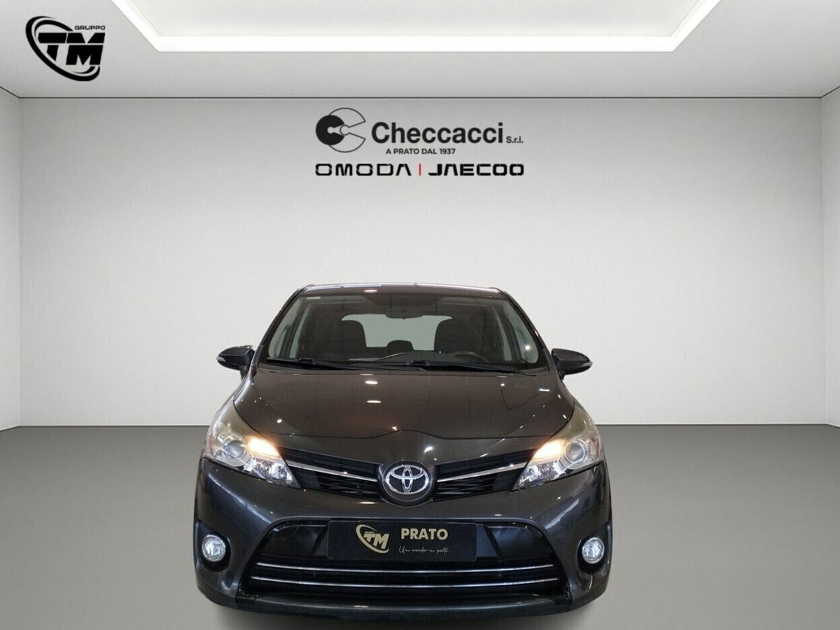 Toyota Verso 2.0 D Active 7 posti (2)