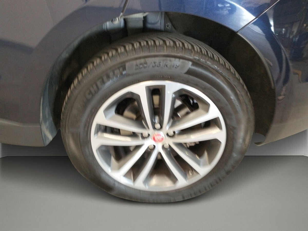 Jaguar F-Pace 2.0 D 180 CV AWD Prestige (10)