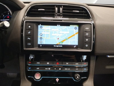 Jaguar F-Pace 2.0 D 180 CV AWD Prestige (15)