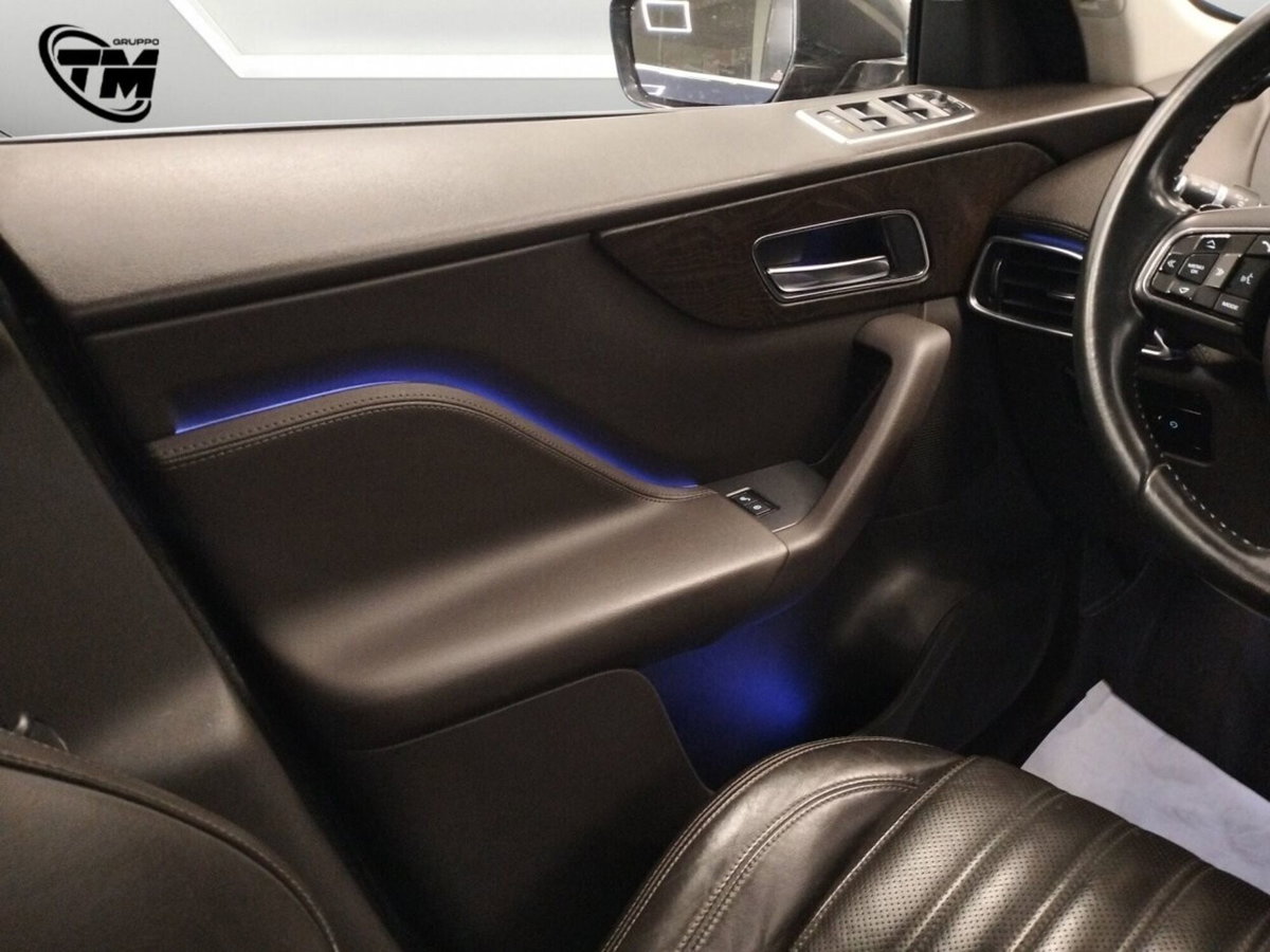 Jaguar F-Pace 2.0 D 180 CV AWD Prestige (16)