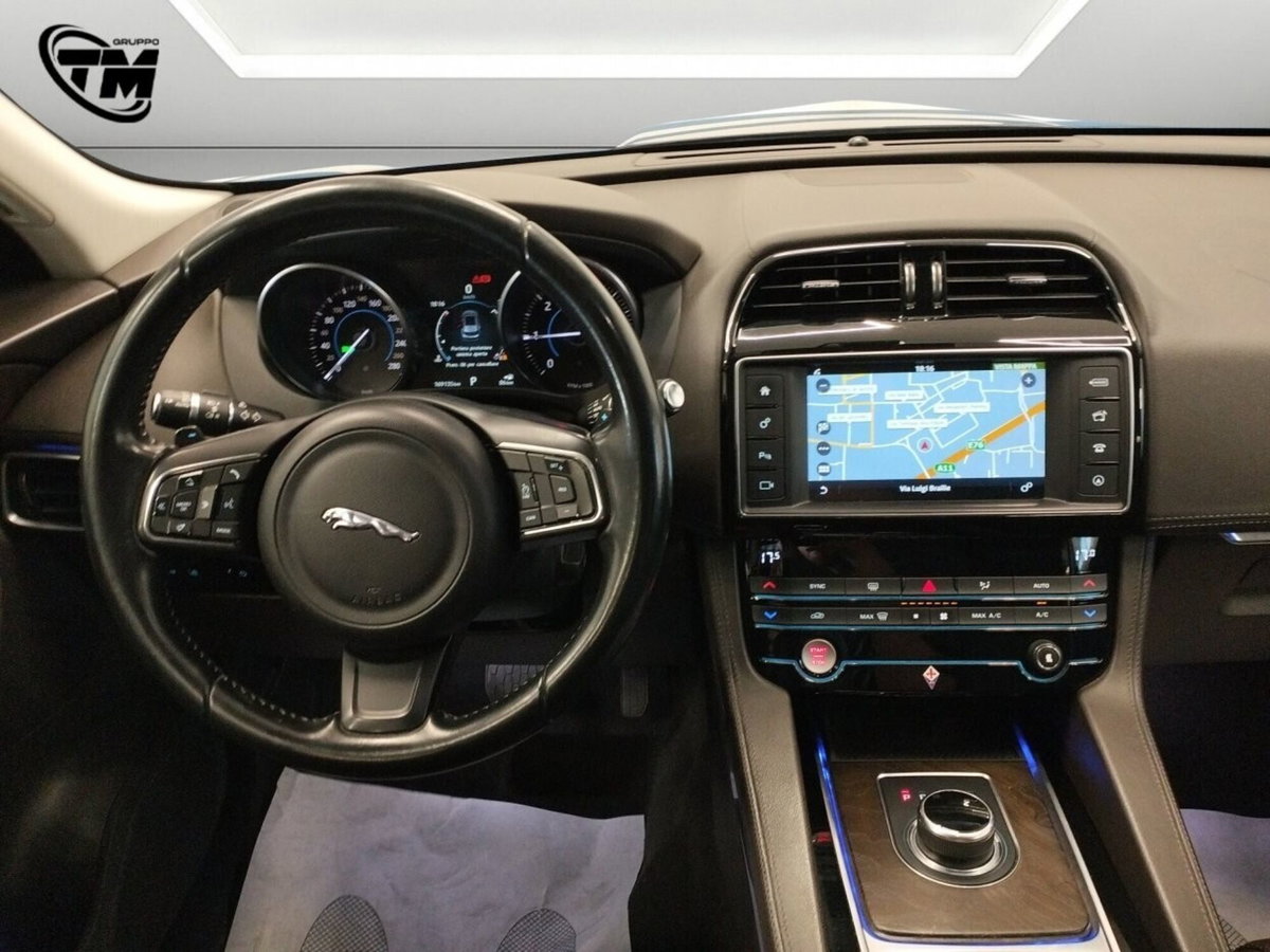 Jaguar F-Pace 2.0 D 180 CV AWD Prestige (17)