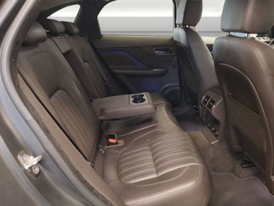 Jaguar F-Pace 2.0 D 180 CV AWD Prestige (18)