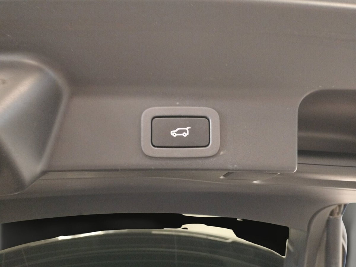 Jaguar F-Pace 2.0 D 180 CV AWD Prestige (9)