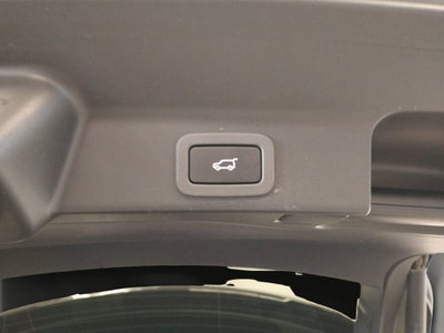 Jaguar F-Pace 2.0 D 180 CV AWD Prestige (9)