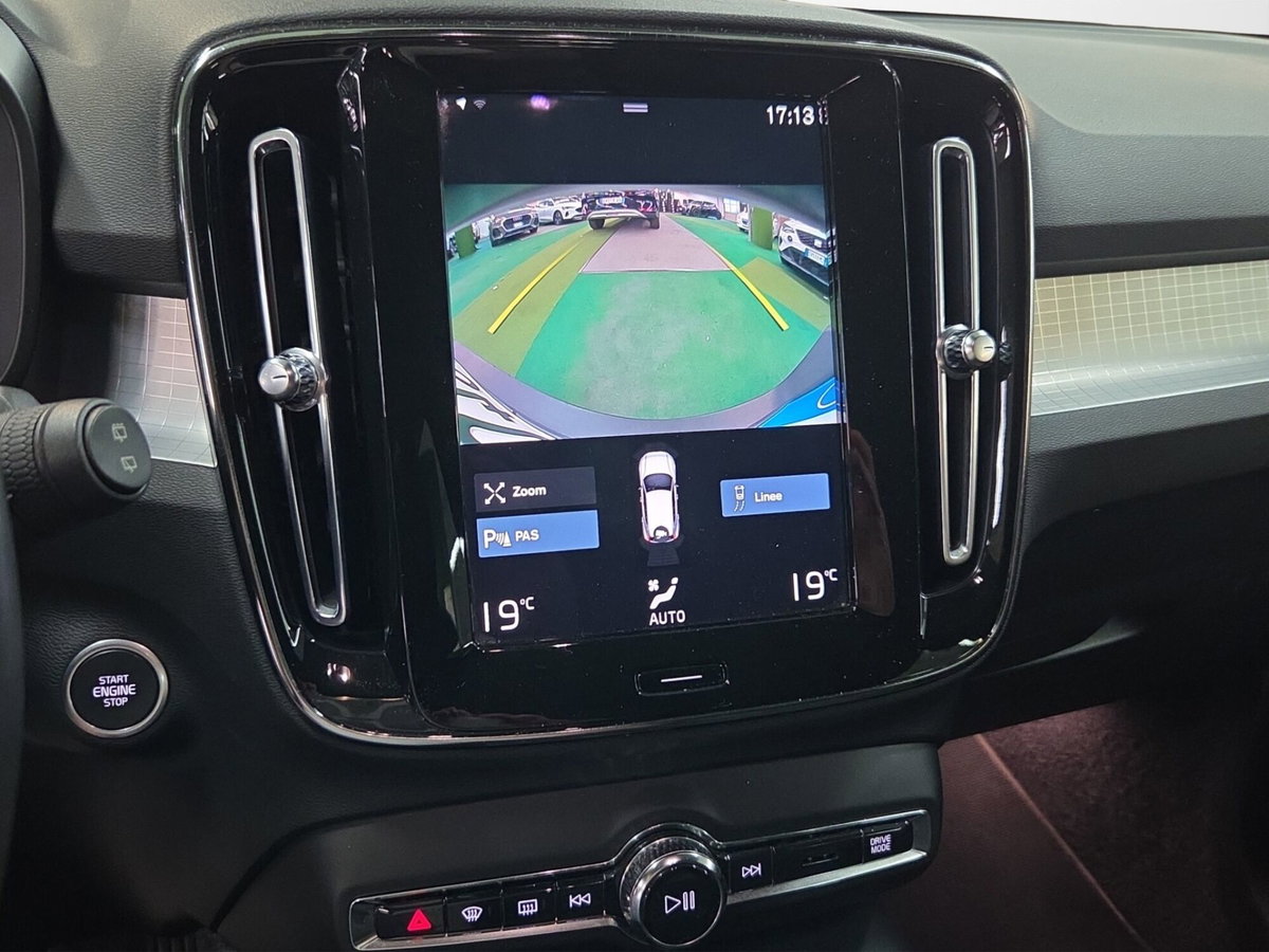 Volvo XC40 T3 Geartronic Momentum Pro (12)