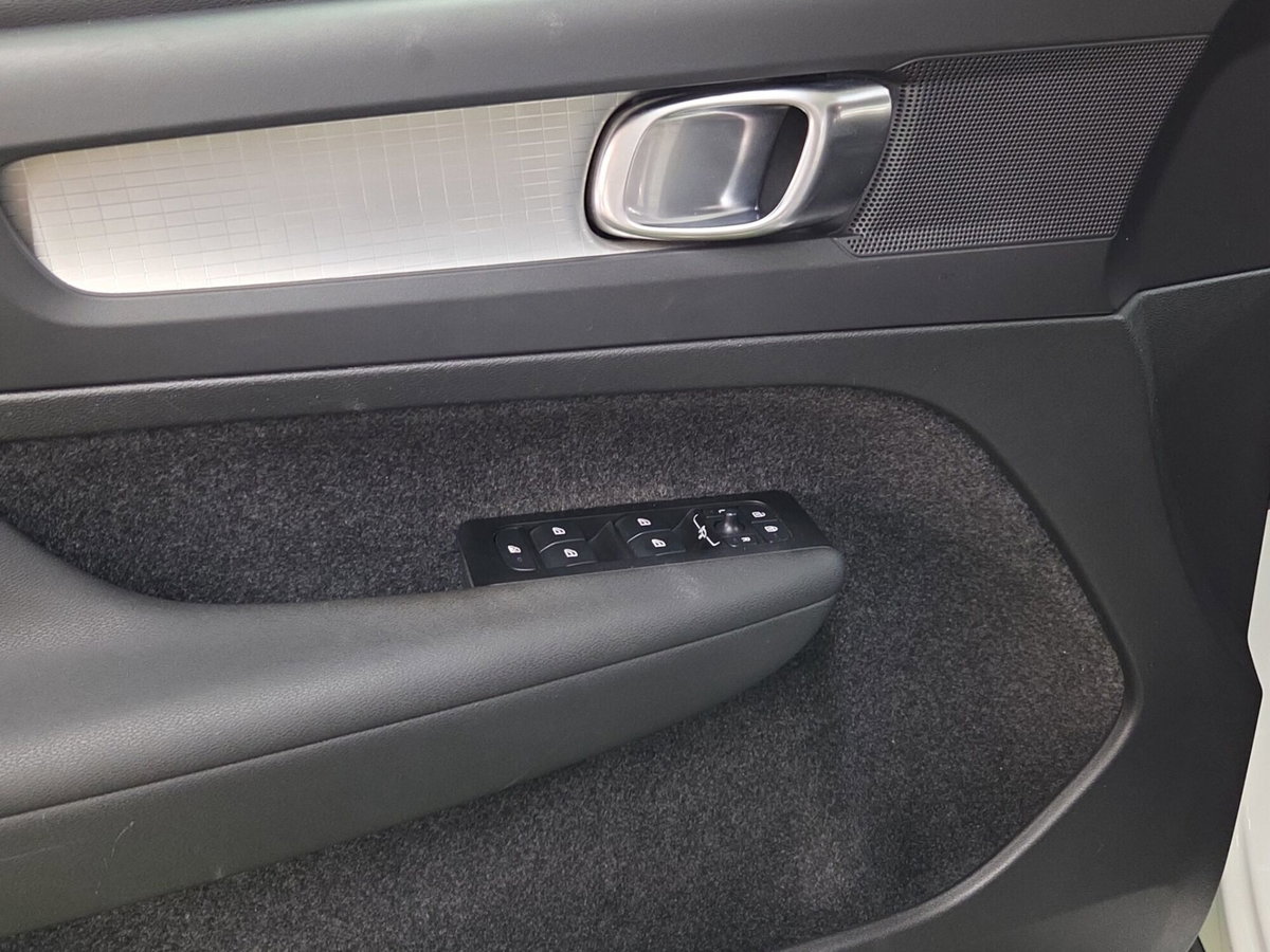 Volvo XC40 T3 Geartronic Momentum Pro (15)