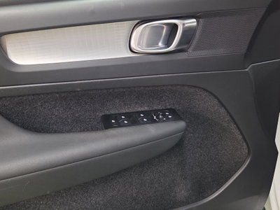 Volvo XC40 T3 Geartronic Momentum Pro (15)