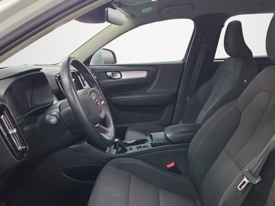 Volvo XC40 T3 Geartronic Momentum Pro (9)