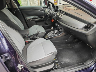 Alfa Romeo Giulietta 2.0 JTDm-2 Distinctive 170cv (8)