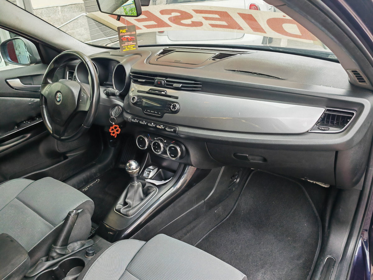 Alfa Romeo Giulietta 2.0 JTDm-2 Distinctive 170cv (9)