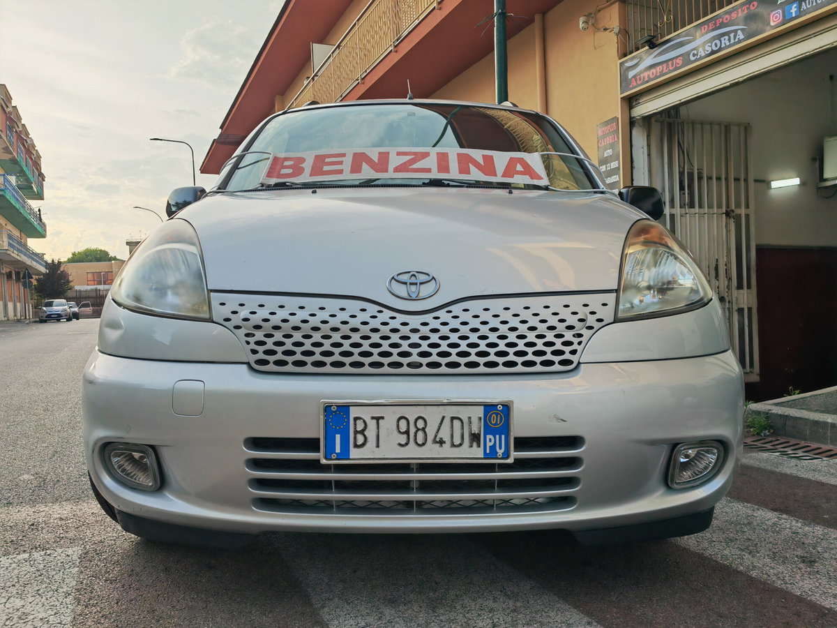 Toyota Yaris 16V cat 5 porte aut. Sol