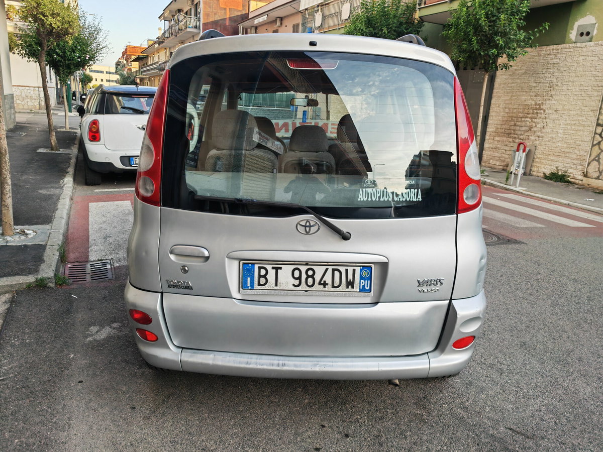 Toyota Yaris 16V cat 5 porte aut. Sol (11)