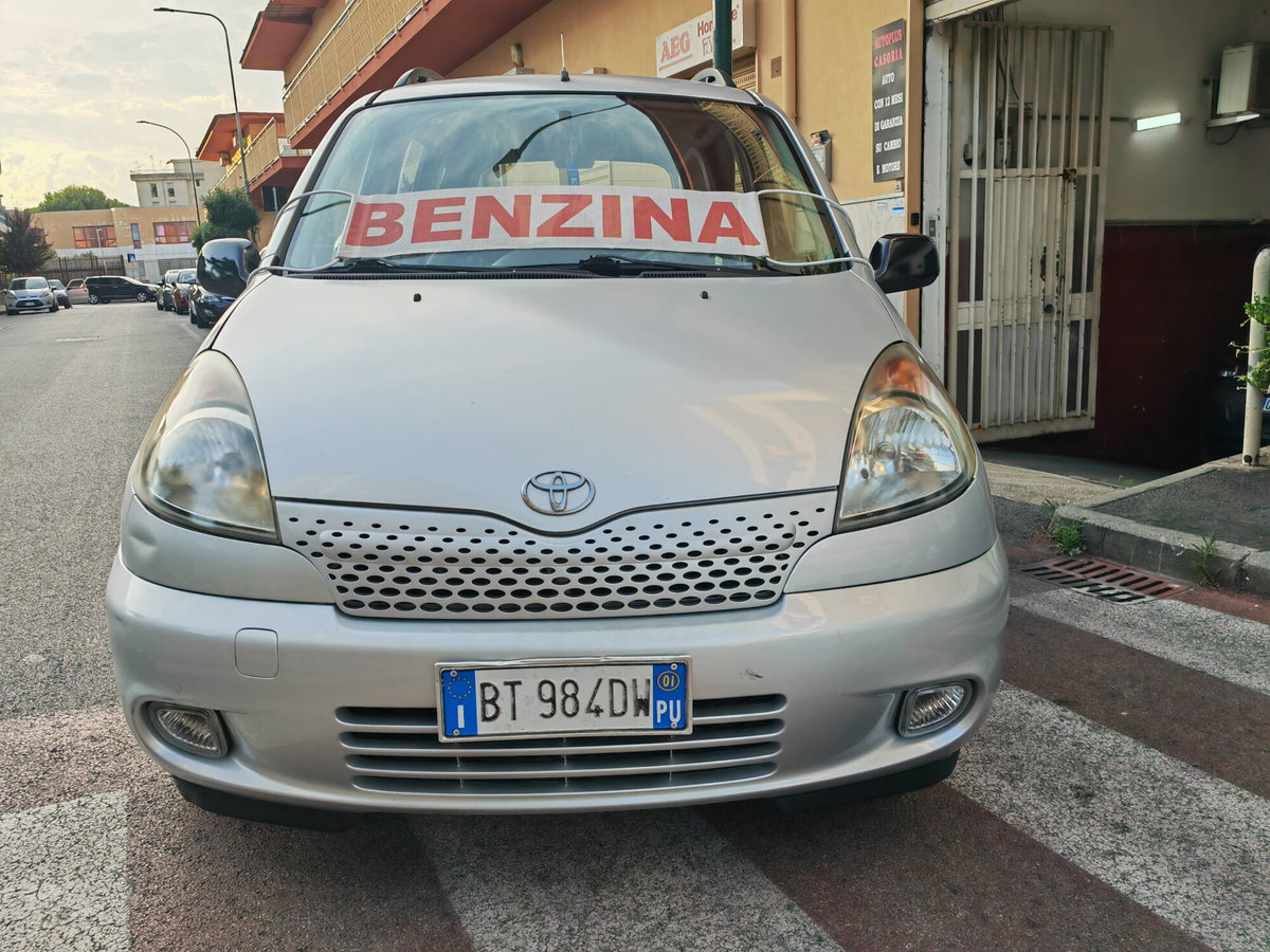 Toyota Yaris 16V cat 5 porte aut. Sol (2)
