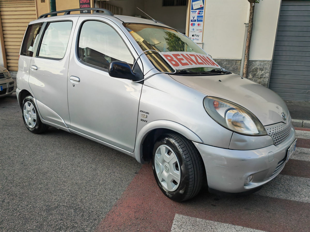 Toyota Yaris 16V cat 5 porte aut. Sol (3)