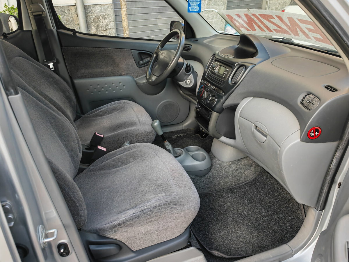 Toyota Yaris 16V cat 5 porte aut. Sol (8)