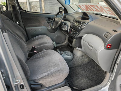 Toyota Yaris 16V cat 5 porte aut. Sol (8)