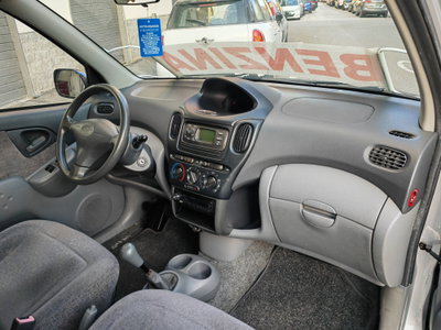 Toyota Yaris 16V cat 5 porte aut. Sol (9)