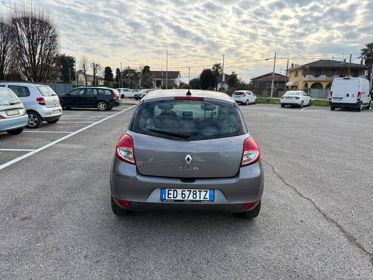 Renault Clio 1.2 16V 5 porte Luxe (5)