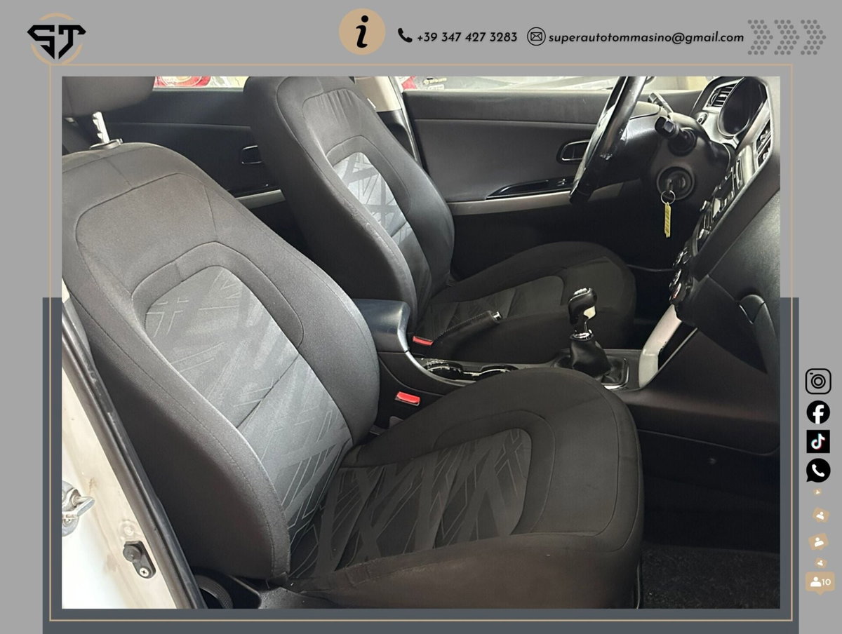 Kia Ceed 1.6 CRDi 115 CV 5p. Business Class (6)