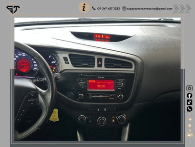 Kia Ceed 1.6 CRDi 115 CV 5p. Business Class (9)
