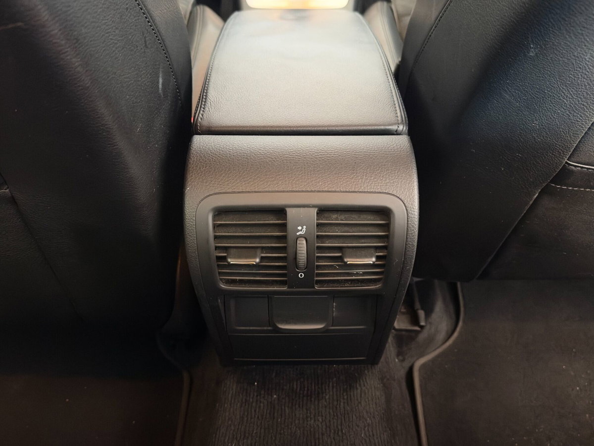 Volkswagen Passat Variant 2.0 TDI DPF 4mot. Business (12)